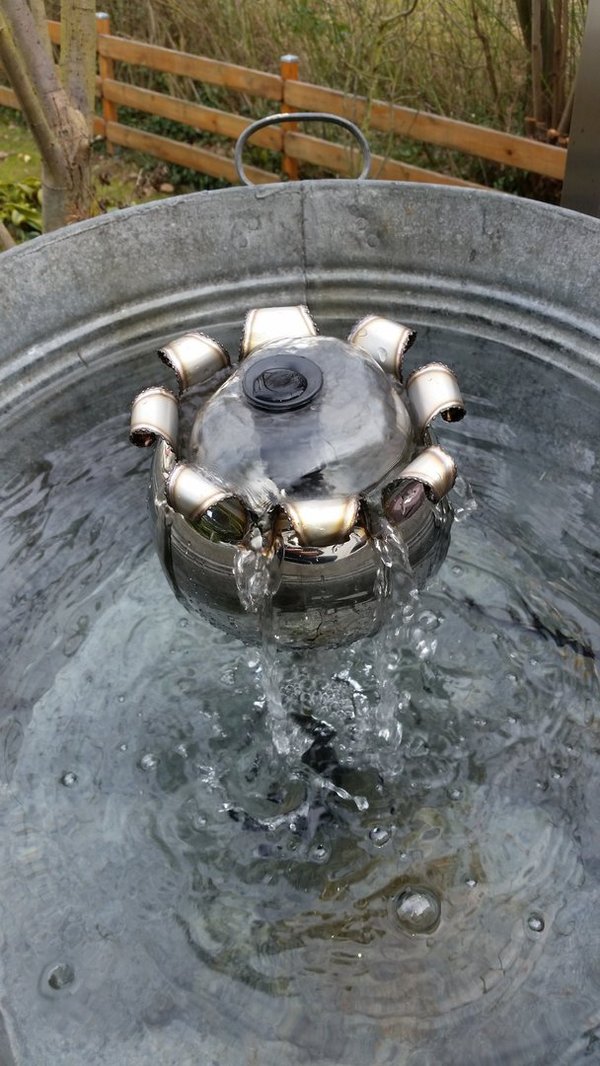 Wasser Maknu der etwas andere Brunnen "Explusion" (1005)